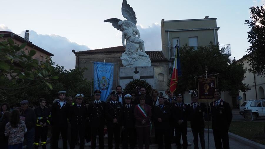 images Anche Borgia omaggia i Caduti nel giorno delle Forze Armate e dell'Unità d'Italia