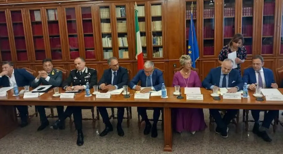 images Statale 106, siglati protocolli di legalità, De Rosa: "Trasparenza sugli appalti e sicurezza sui luoghi di lavoro"