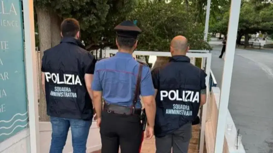 images Catanzaro, continuano i controlli interforze sui luoghi della movida: c'è chi somministra alcool ai minorenni
