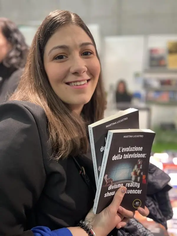images "L'evoluzione della tv: divismo, reality show e influencer": Martina Licastro da Reggio al Salone del Libro di Torino