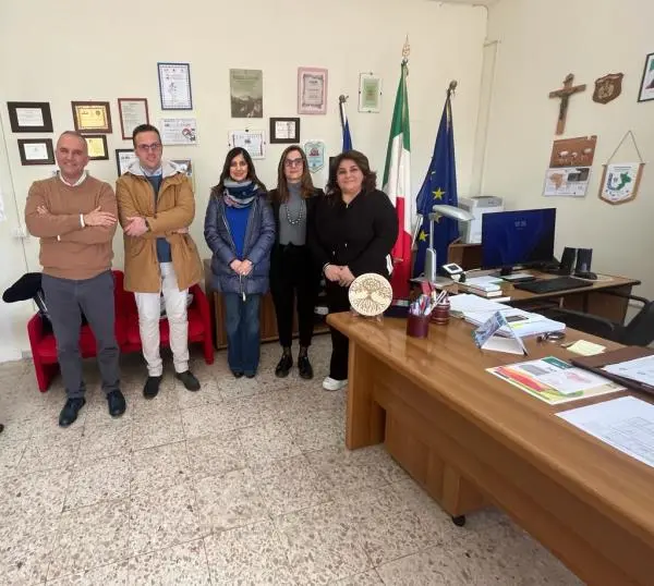 images Un passo verde per il futuro: incontro tra Comerci e Iemma per l'adesione al progetto internazionale "Ecoschool"