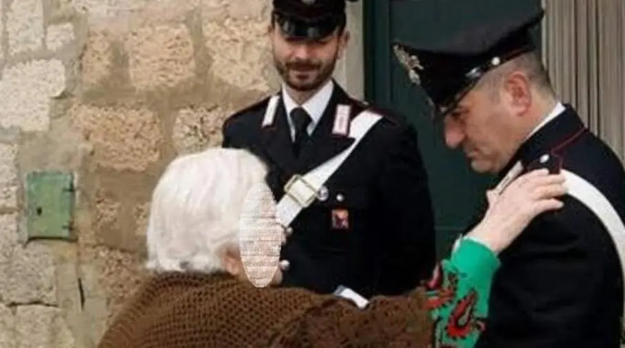 images "Suo figlio ha causato un incidente" e si fa dare 13.000 euro da un'anziana: truffatore arrestato nel Catanzarese