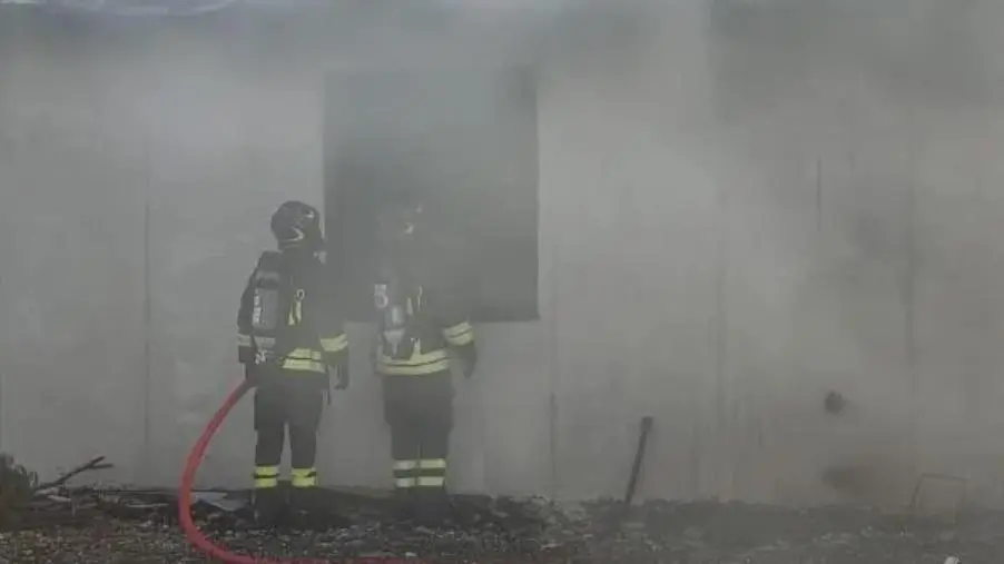 A fuoco un'abitazione estiva ad Isola Capo Rizzuto: nessun danno a persone