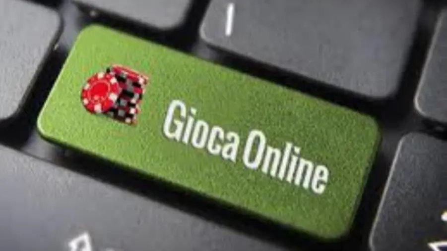 Vince mezzo milione al gioco e prende reddito di cittadinanza, assolto a Crotone: "Li ha persi tutti"