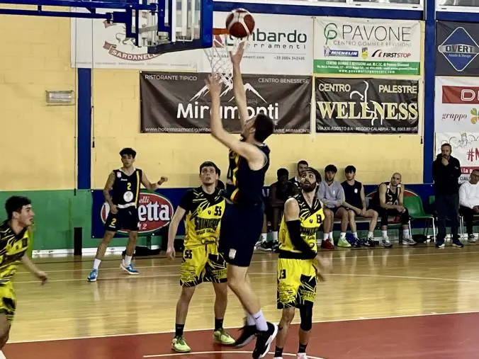 images Basket Academy Catanzaro regola a domicilio Stingers Reggio Calabria 