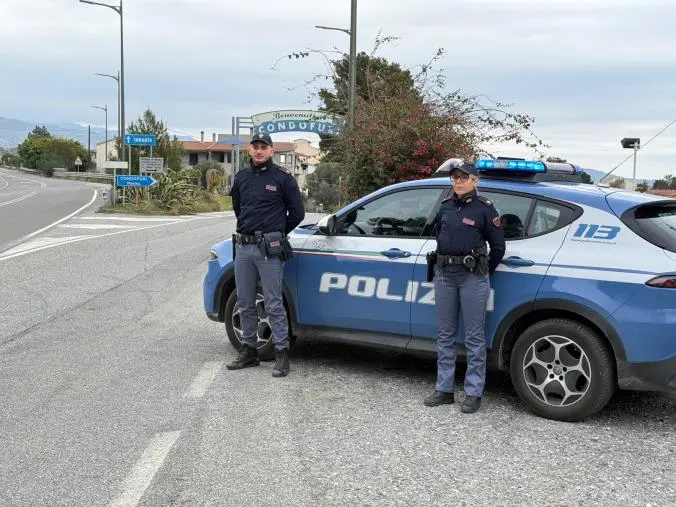 Giovane arrestato per resistenza e porto abusivo di armi nel Reggino: fermato con l’utilizzo del Taser 