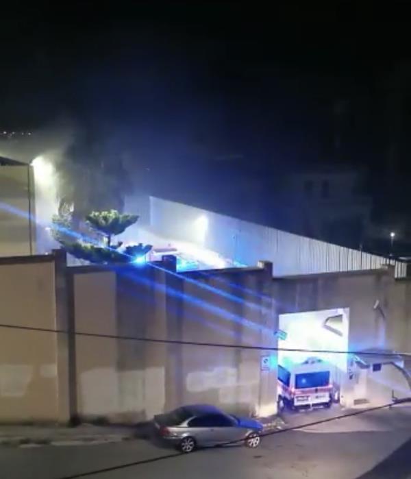 images Incendio al carcere minorile di Catanzaro: Vigili del fuoco e ambulanza sul posto (IN AGGIORNAMENTO)