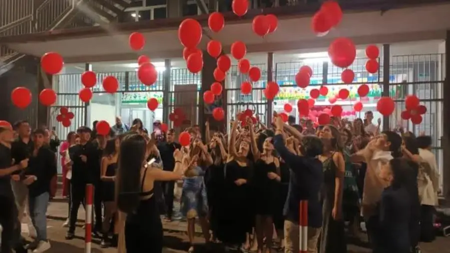 L'IC 'Patari Rodari' di Catanzaro chiude l'anno scolastico in stile americano con il ballo di fine anno