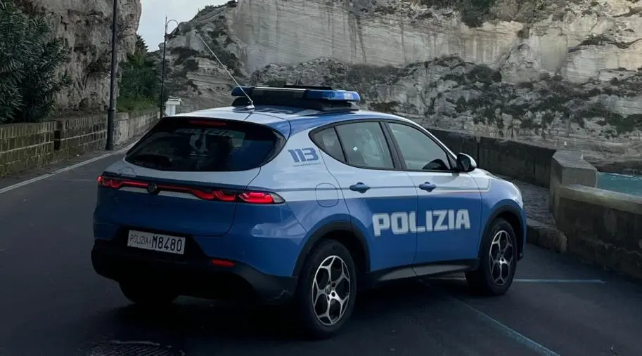 Sorpresi in atteggiamenti sospetti a Tropea: foglio di via per due pregiudicati