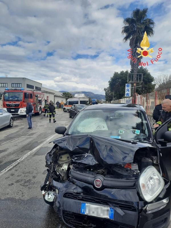 images Scontro tra 2 auto sulla Provinciale a Marcellinara: feriti i conducenti