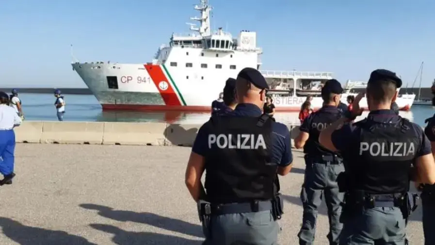 Crotone, arrestato migrante iraniano: era ricercato per truffa milionaria