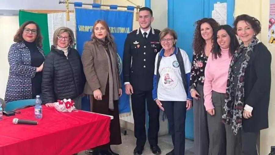 Crotone, Carabinieri e Soroptimist a scuola per sensibilizzare i giovani sulla violenza di genere 