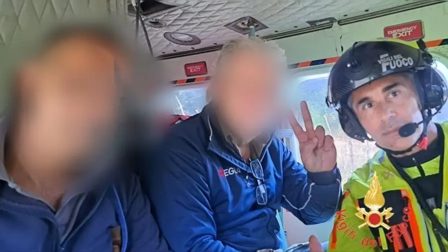 Due cercatori di funghi si perdono in un bosco nel Cosentino, salvati dai vigili del fuoco 