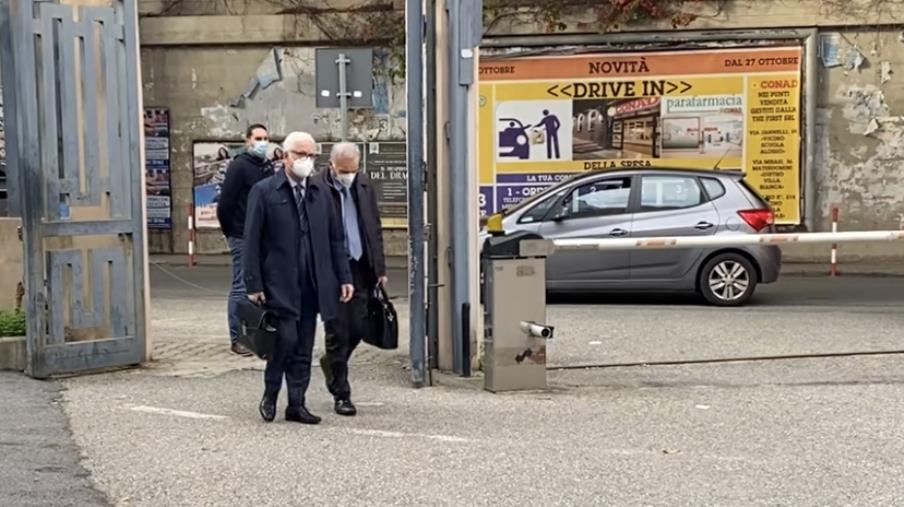 images “Farmabusiness”. Mimmo Tallini è arrivato in Tribunale per l’interrogatorio di garanzia (VIDEO)