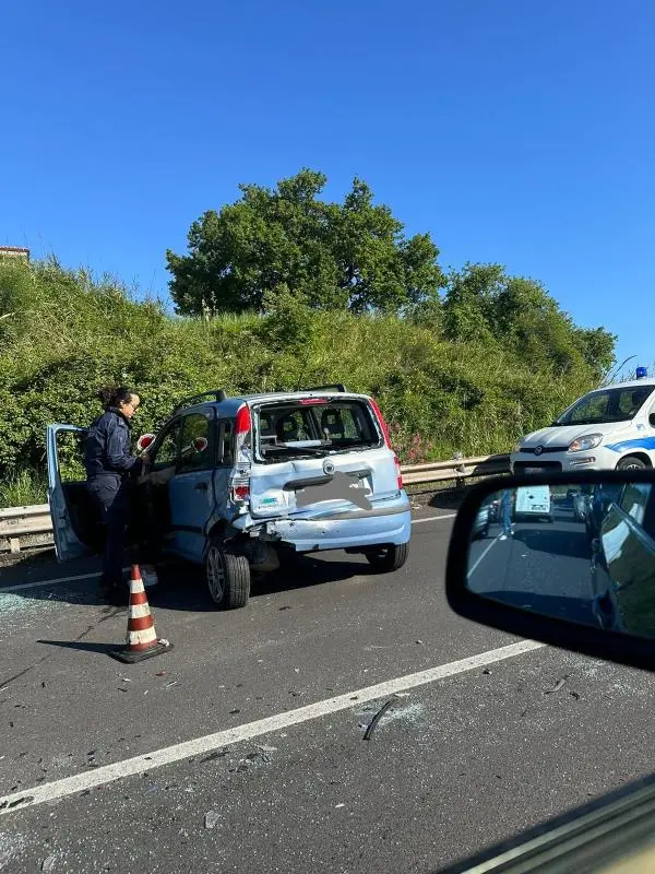 images Catanzaro, due incidenti sulla tangenziale: traffico rallentato 