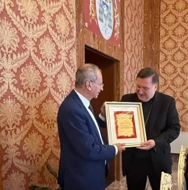 L'arcivescovo Maniago ha premiato Bulotta per il servizio profuso nell’Istituto diocesano per il sostentamento del clero