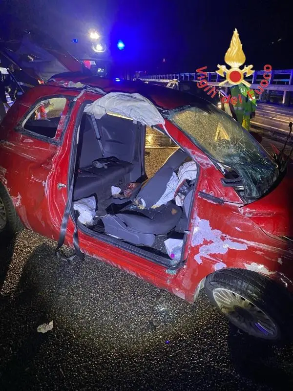 images San Mango D’Aquino, auto perde controllo e va a sbattere sull’A2: 4 feriti 