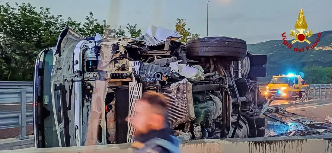 images Incidente sulla A2 “Autostrada del Mediterraneo” nel Cosentino: traffico deviato