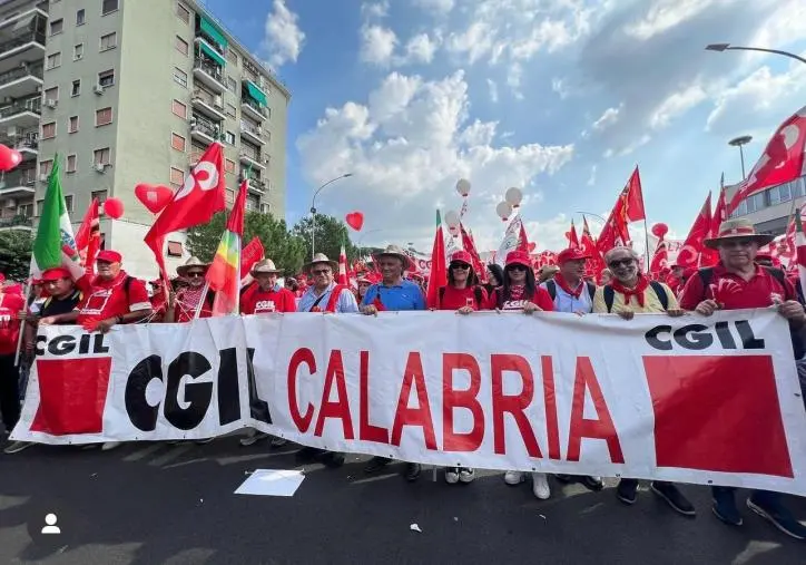 images Cgil Calabria in partenza per la manifestazione di Roma: sul palco ci sarà una tirocinante di Villa San Giovanni  