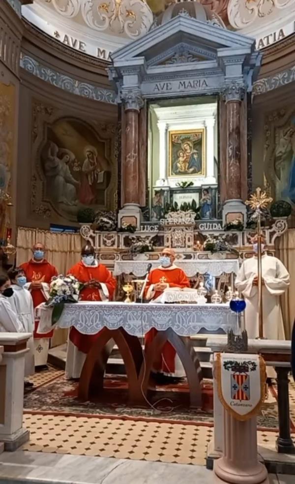 Gimigliano. La comunità rende omaggio alla Madonna di Porto con l'accensione della lampada votiva