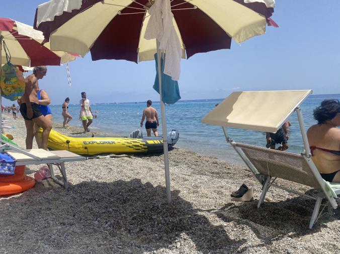 images Bimba si perde sulla spiaggia di Montauro, ritrovata dai bagnanti