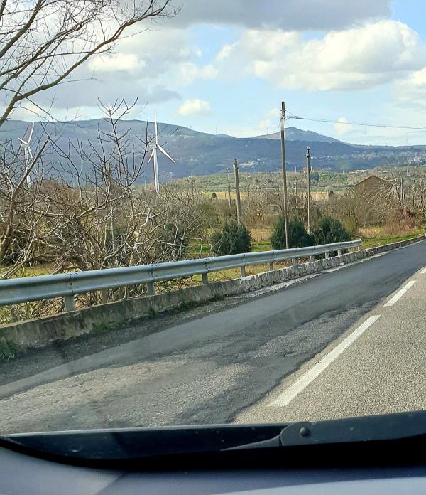 Manto stradale precario su un tratto della provinciale 172 tra Girifalco e Borgia