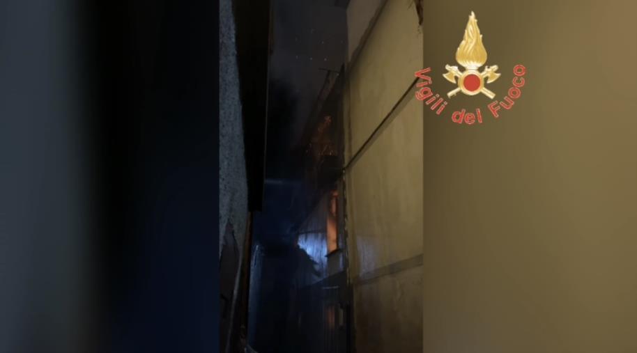 images Longobucco, incendio in un’abitazione: non ci sono feriti 