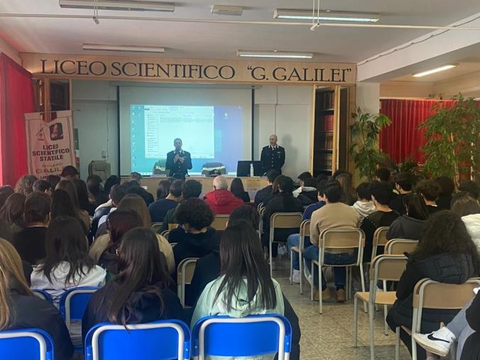 images Lamezia Terme, i carabinieri incontrano gli studenti del liceo scientifico 