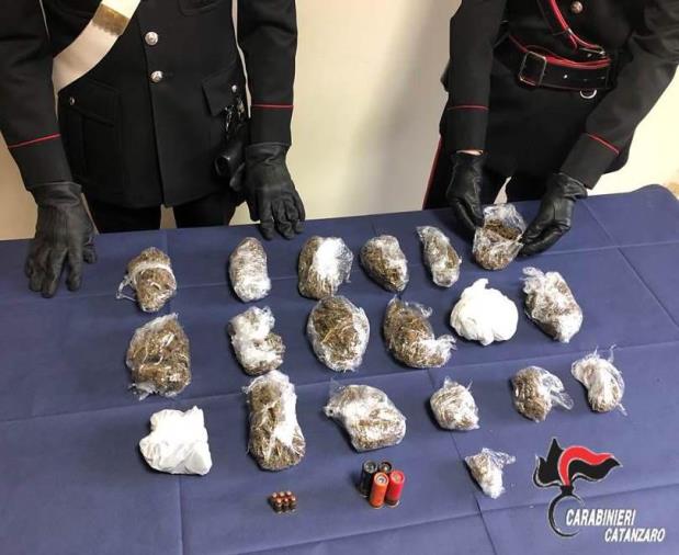 images Amaroni. I Carabineri lo trovano con marijuana e cartucce inesplose: arrestato un 79enne di Montepaone 