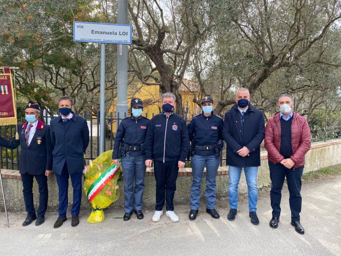 8 marzo a Catanzaro. Apposta la nuova targa in via Emanuela Loi, le istituzioni ricordano le donne della Polizia di Stato 