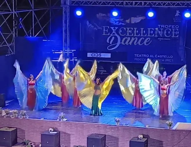 Roccella Jonica, Lelah Kaur spicca il volocon la coreografia “Oriental Wings”
