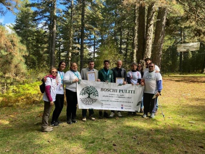 images Taverna, oltre 250 alunni ripuliscono i boschi della Sila: successo per la giornata ecologica