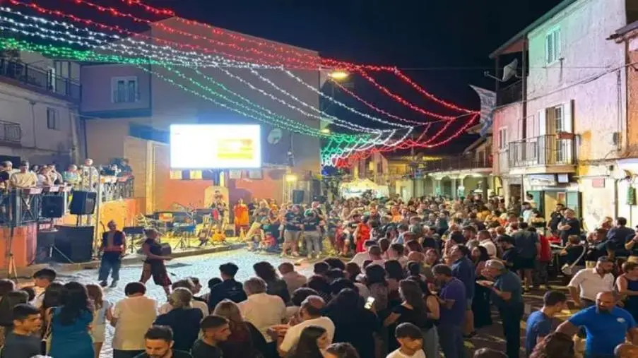 A San Mango d’Aquino successo per una serata di tradizione, musica e comunità