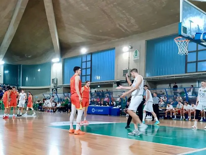 Basket Academy sbanca il Pala Losito battendo Basket Corato 74-85 ed insediandosi ai vertici della classifica