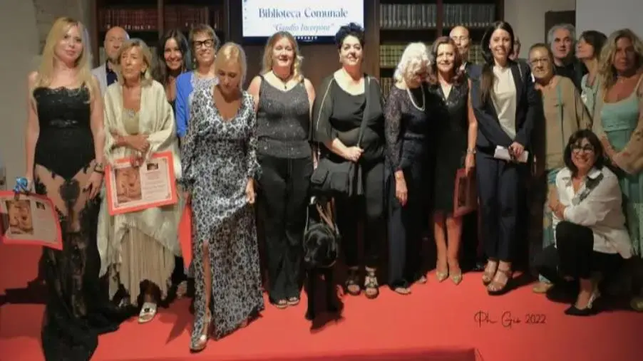 Locri celebra l’arte e la cultura: grande successo per il Premio Nazionale “Beatrice Toniolo Baccellieri” Zaleuco 2025