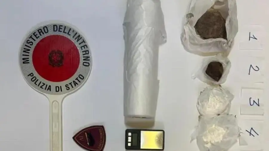Crotone, detenzione e spaccio di sostanze stupefacenti: arrestato un 34enne