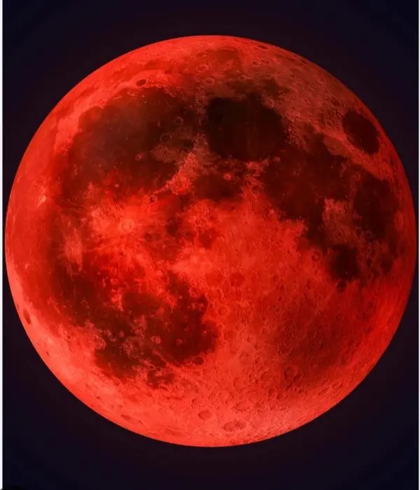 images La luna di sangue illuminerà la costa ionica calabrese: uno spettacolo irripetibile