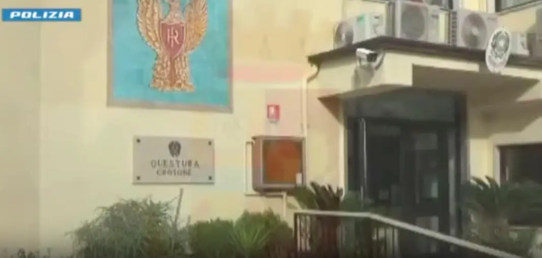 Esercizio abusivo di attività di gioco o di scommesse ed estorsione, arresti a Crotone (VIDEO)