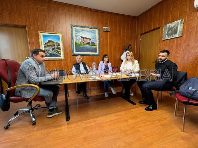 Turismo a Simeri Crichi, il sindaco Zicchinella incontra delegato della società Invimit