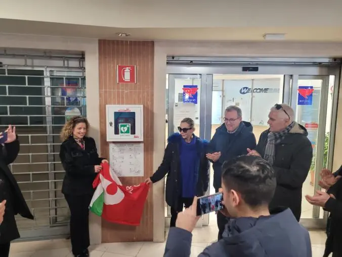 Crotone, installato il defibrillatore donato dalla Filt Cgil