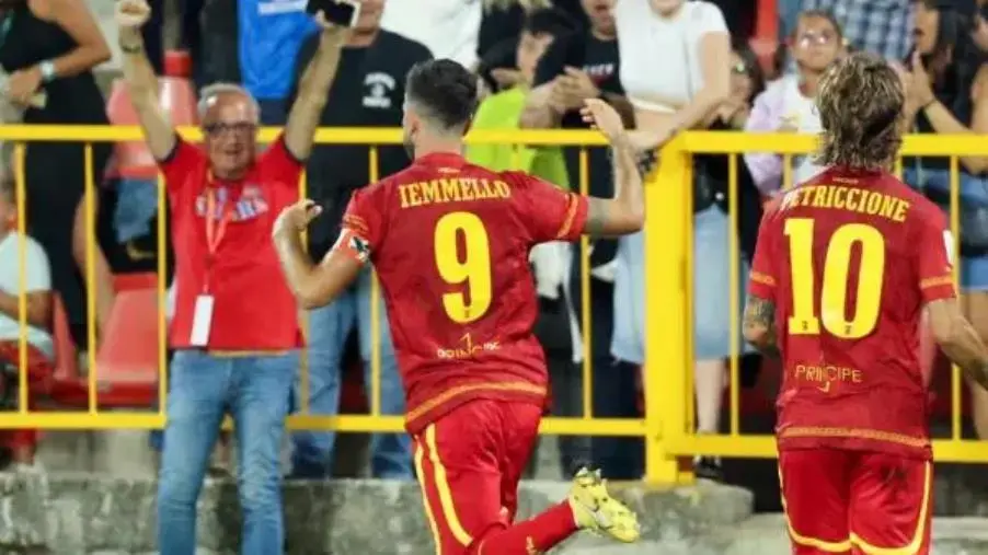 Il corsivo giallorosso. La "prima" del Catanzaro da applausi: la vittoria scaccia le nubi
