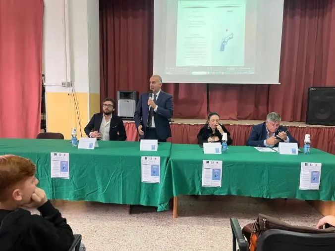 “Criminalità socializzata”: studenti e istituzioni per la legalità all’I.C. Catanzaro Mater Domini Nord Est Manzoni