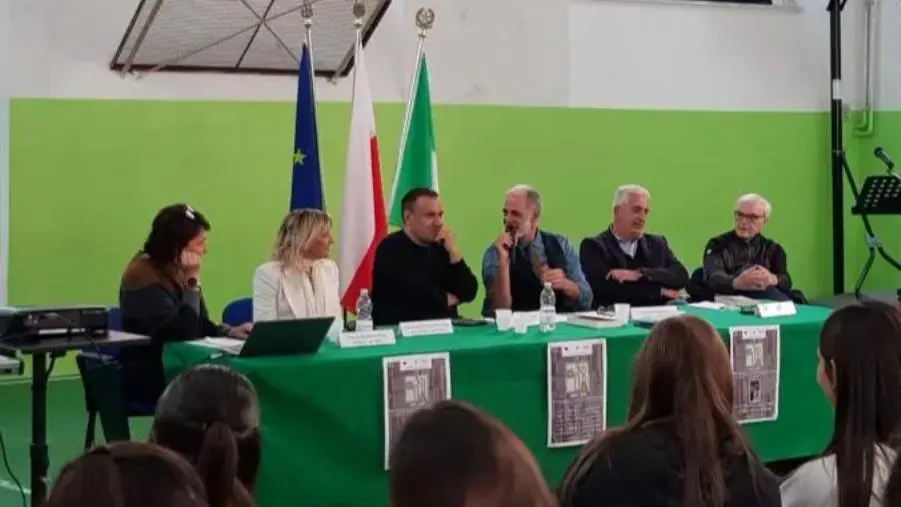 Catanzaro, Olimpio Talarico apre la IV edizione di 'Agorà' all’IS “L. Siciliani -De Nobili”