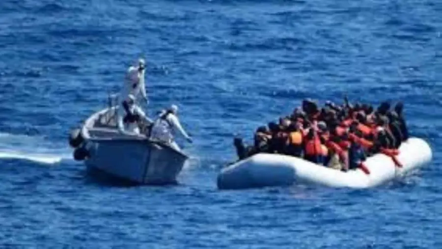 Migranti, in 88 sbarcati a Roccella Jonica nella notte: presente anche una donna incinta