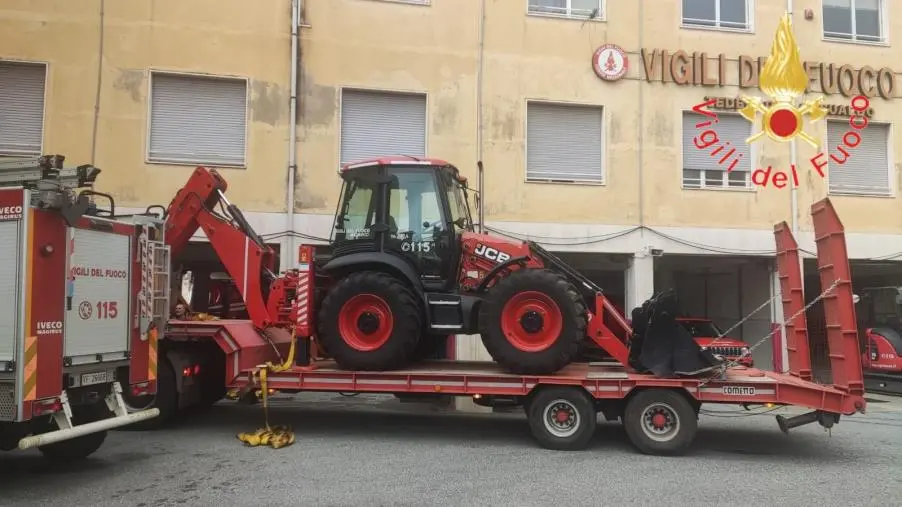 Maltempo, i Vigili del Fuoco di Catanzaro inviano nuovi mezzi per liberare le strade