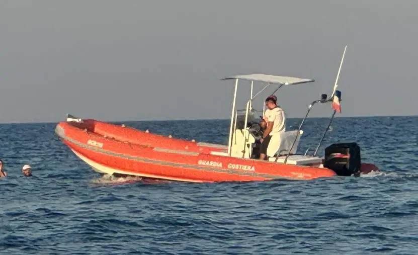 Paura a Simeri Crichi per due giovani scomparsi in mare: ritrovati dalla Guardia Costiera