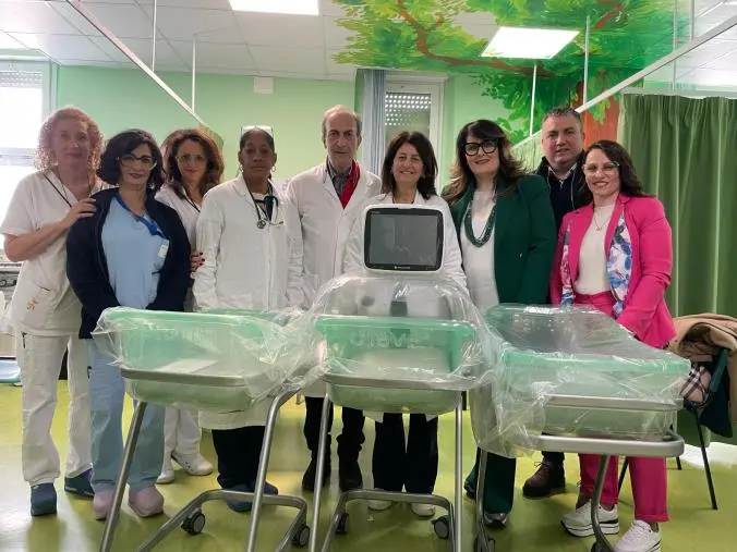 Crotone, l’Associazione Giulia Marinello dona alla Pediatria del "San Giovanni di Dio" un cardiomonitor e 3 cullette