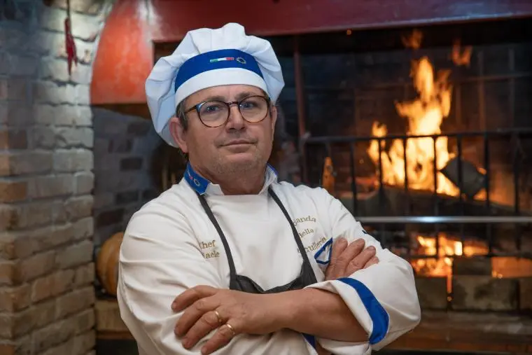 images Chef Raffaele Rania saluta i suoi clienti: un viaggio lungo quasi 50 anni tra passione e memoria