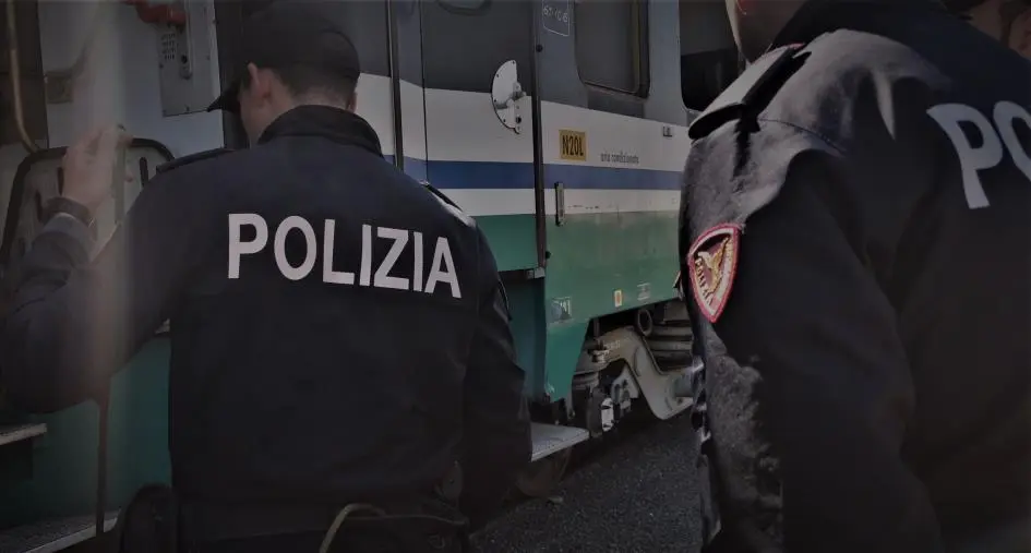 images Aggredisce 2 operatori e il capotreno, arrestato dalla Polfer un extracomunitario a Reggio