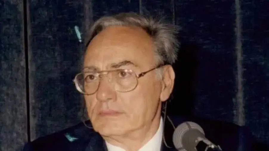 Cannistrà: "Bene la proposta di intitolare il piazzale antistante il Comune alla memoria del Prof. Cesare Mulé"